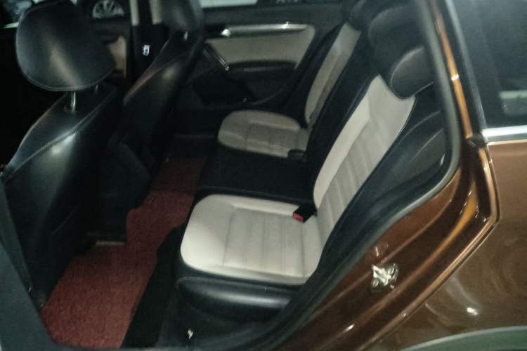 Used Volkswagen Cross Lavida 2014 1.4TSI DSG Interior 4