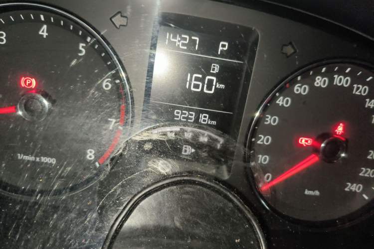 Used Volkswagen Cross Lavida 2014 1.4TSI DSG Odometer Close Up