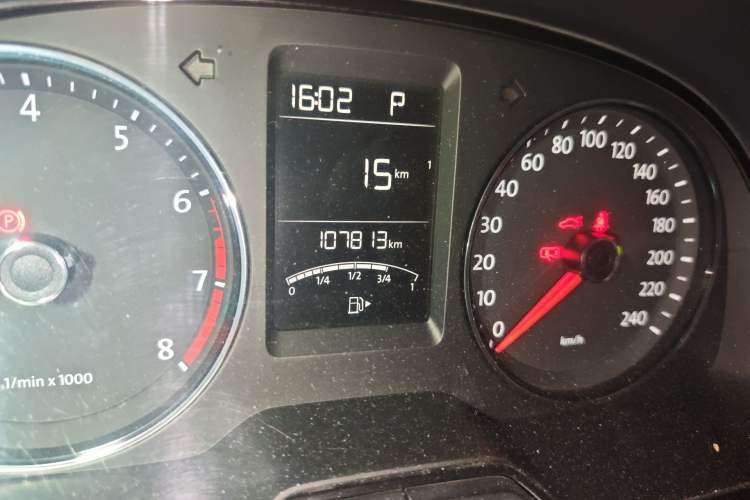 Used Volkswagen Cross Lavida 2014 1.4TSI DSG Odometer Close Up