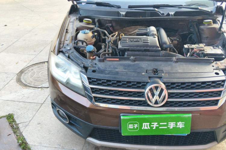Used Volkswagen Cross Lavida 2014 1.4TSI DSG Right Front Headlight