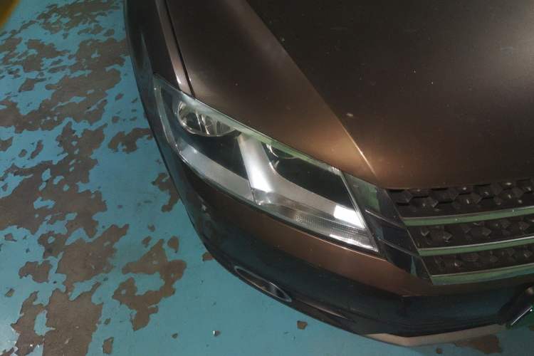Used Volkswagen Cross Lavida 2014 1.4TSI DSG Right Front Headlight