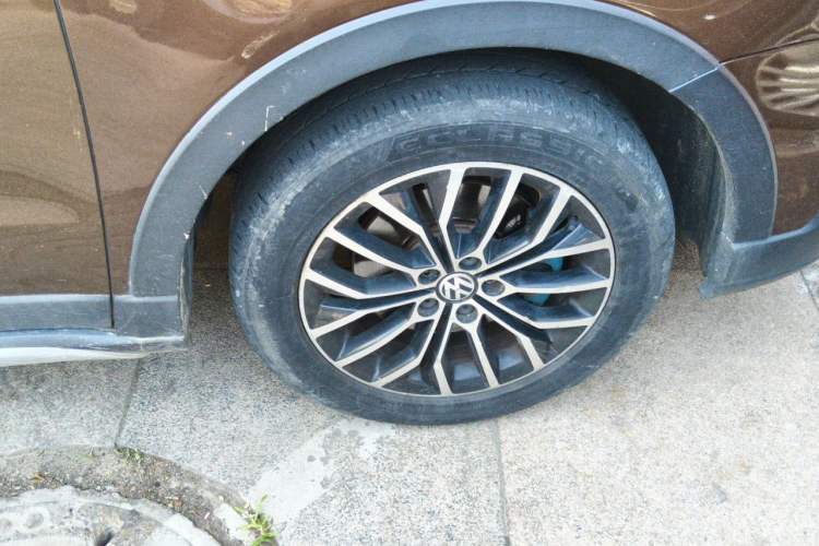 Used Volkswagen Cross Lavida 2014 1.4TSI DSG Right Front Wheel Hub