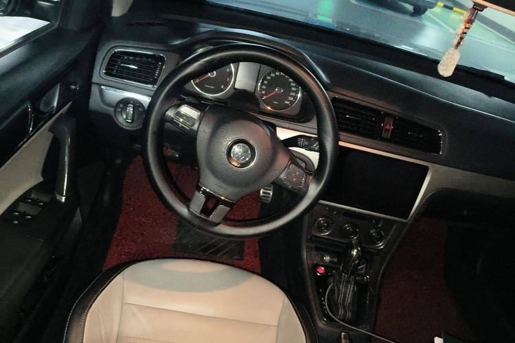 Used Volkswagen Cross Lavida 2014 1.4TSI DSG Steering Wheel