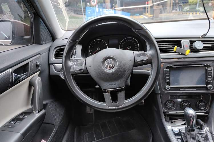 Used Volkswagen Cross Lavida 2014 1.4TSI DSG Steering Wheel