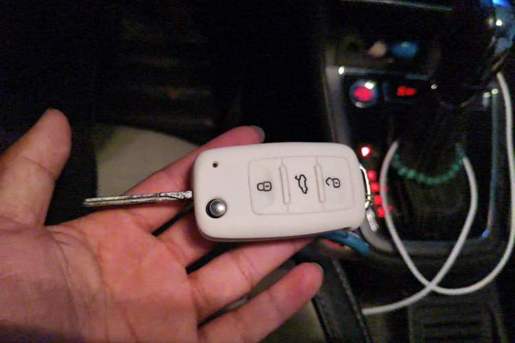 Used Volkswagen Cross Lavida 2014 1.6L Automatic Vehicle Key