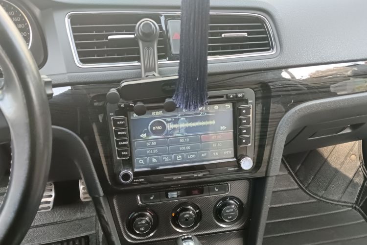 Used Volkswagen Cross Lavida 2014 1.4TSI DSG Audio And AC Panel
