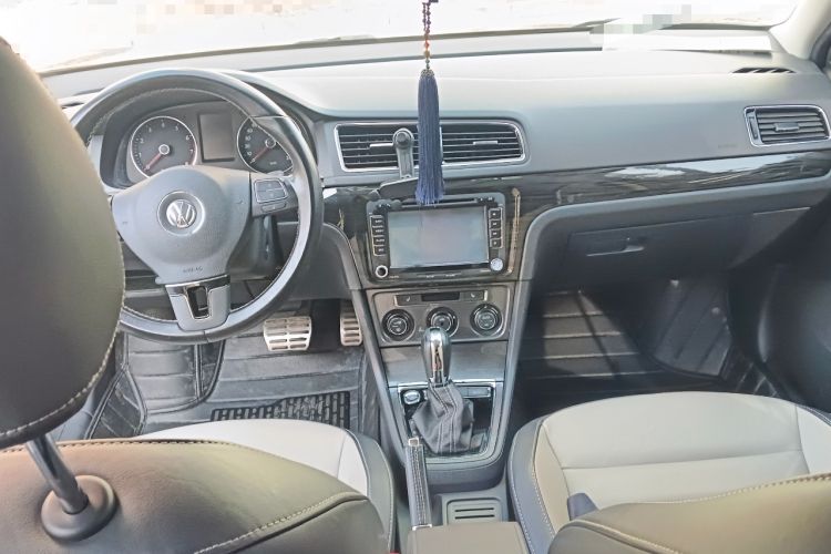 Used Volkswagen Cross Lavida 2014 1.4TSI DSG Center Console