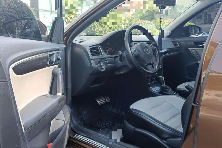 Used Volkswagen Cross Lavida 2014 1.4TSI DSG Driver Seat