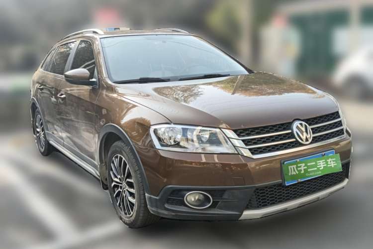 Used Volkswagen Cross Lavida 2014 1.4TSI DSG Front Right 45 Deg