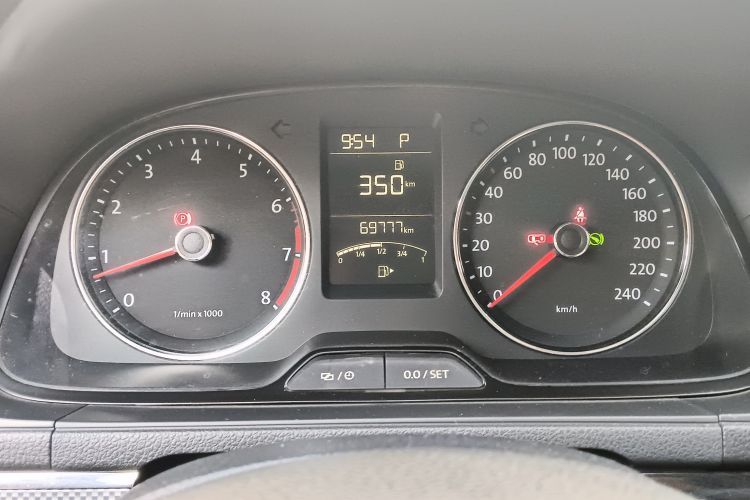 Used Volkswagen Cross Lavida 2014 1.4TSI DSG Odometer Close Up