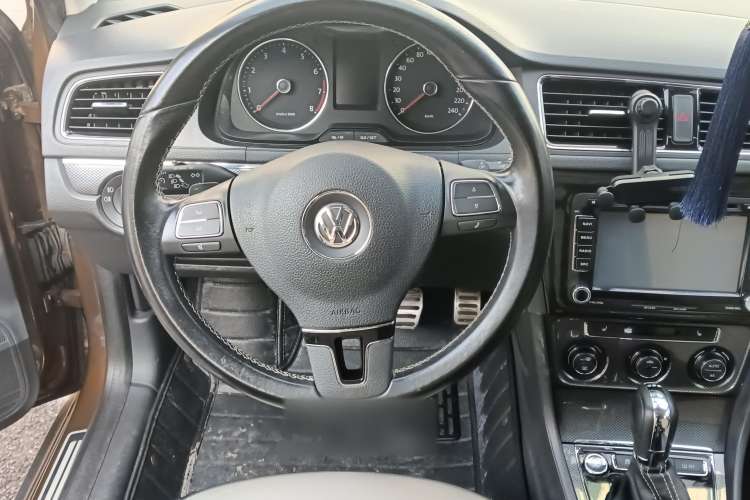 Used Volkswagen Cross Lavida 2014 1.4TSI DSG Steering Wheel