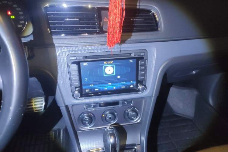 Used Volkswagen Cross Lavida 2014 1.4TSI DSG Audio And AC Panel