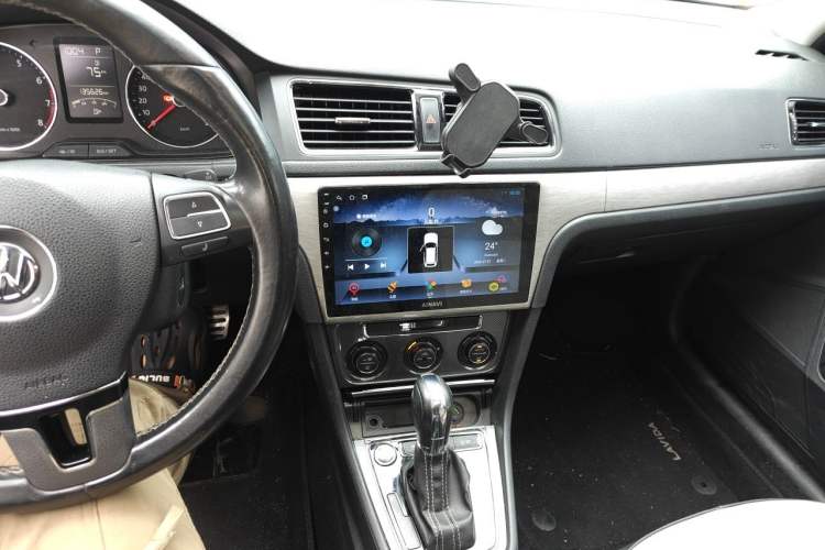 Used Volkswagen Cross Lavida 2014 1.6L Automatic Audio And AC Panel