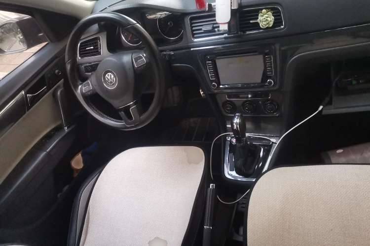 Used Volkswagen Cross Lavida 2014 1.4TSI DSG Center Console