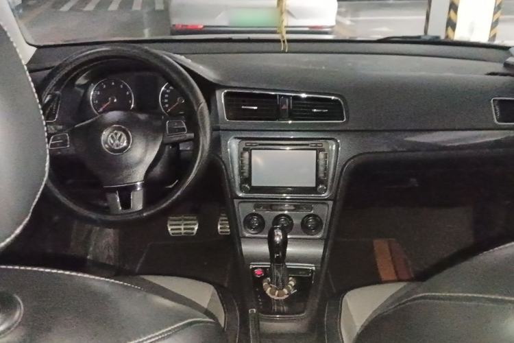 Used Volkswagen Cross Lavida 2014 1.4TSI DSG Center Console
