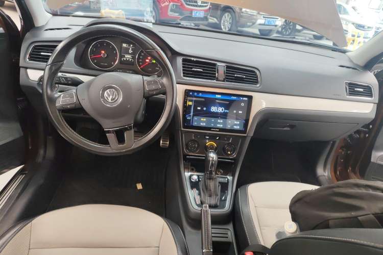 Used Volkswagen Cross Lavida 2014 1.4TSI DSG Center Console