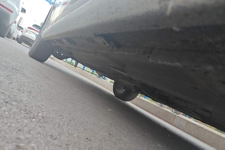 Used Volkswagen Cross Lavida 2014 1.6L Automatic Chassis Front Right