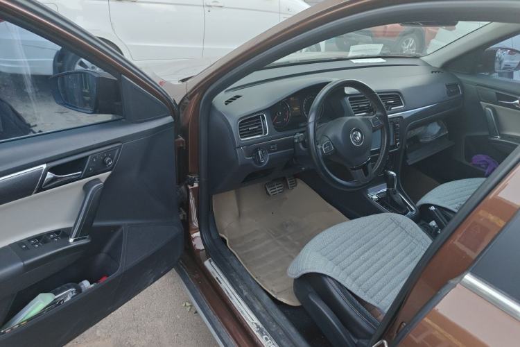 Used Volkswagen Cross Lavida 2014 1.6L Automatic Driver Seat