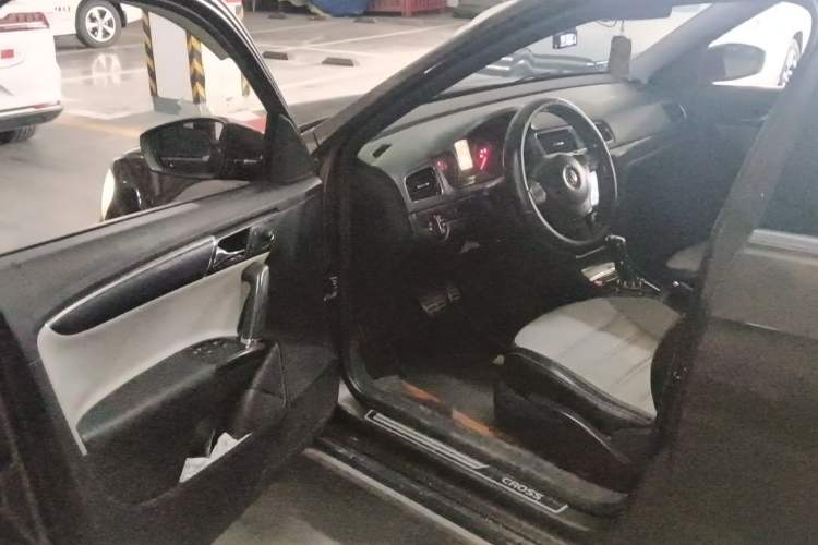 Used Volkswagen Cross Lavida 2014 1.4TSI DSG Driver Seat