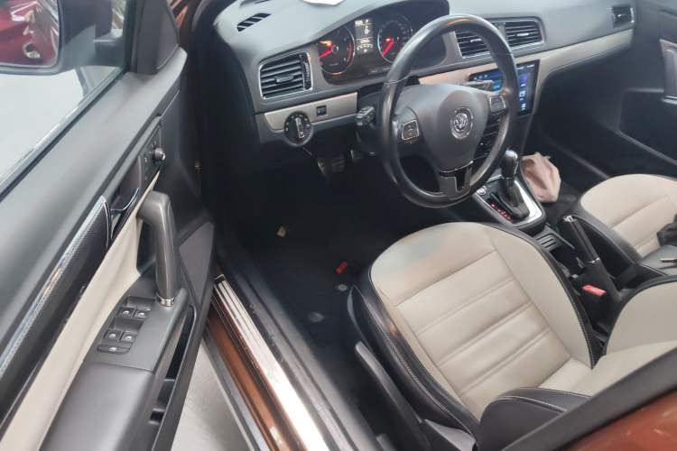 Used Volkswagen Cross Lavida 2014 1.4TSI DSG Driver Seat