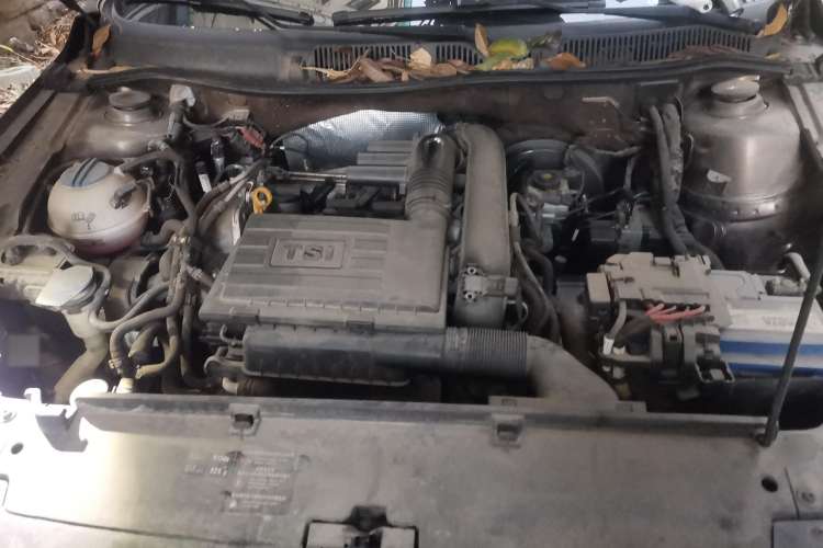 Used Volkswagen Cross Lavida 2014 1.4TSI DSG Engine Bay