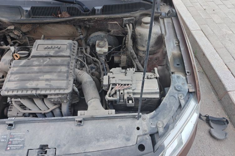 Used Volkswagen Cross Lavida 2014 1.6L Automatic Engine Bay Left