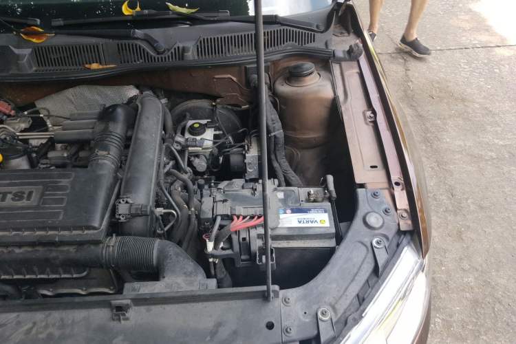 Used Volkswagen Cross Lavida 2014 1.4TSI DSG Engine Bay Left