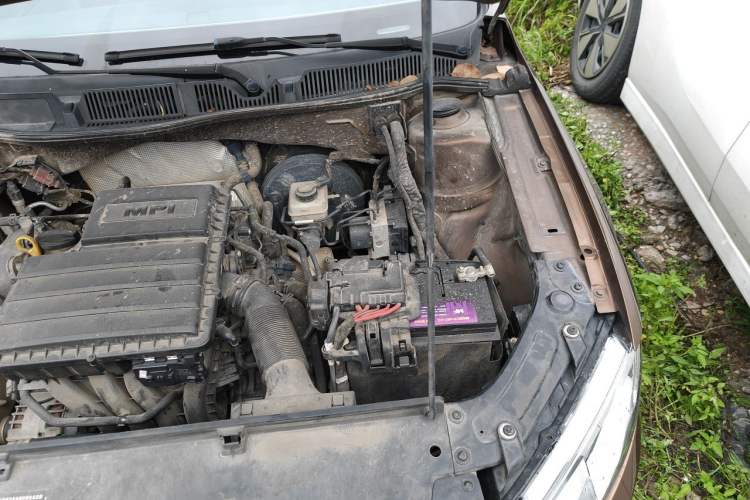 Used Volkswagen Cross Lavida 2014 1.6L Automatic Engine Bay Left