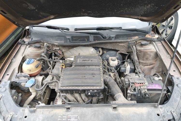 Used Volkswagen Cross Lavida 2014 1.6L Automatic Engine Bay