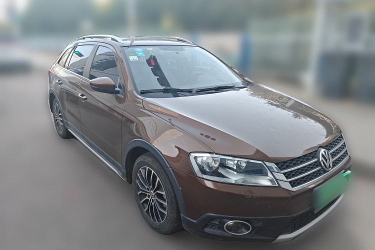 Used Volkswagen Cross Lavida 2014 1.6L Automatic Front Right 45 Deg