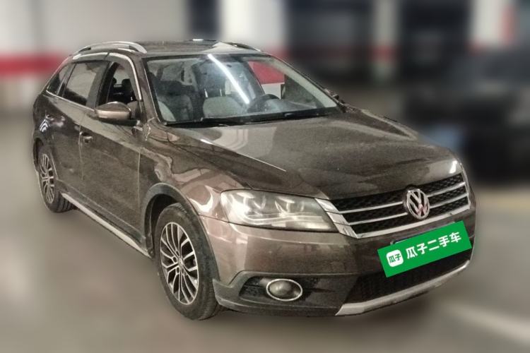 Used Volkswagen Cross Lavida 2014 1.4TSI DSG Front Right 45 Deg