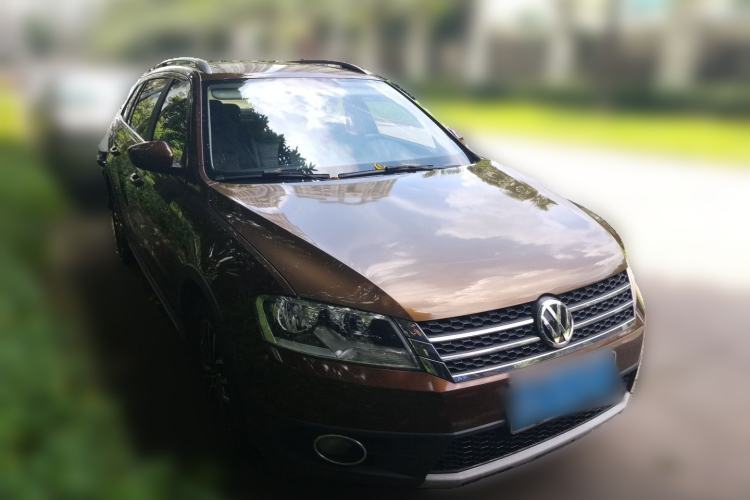 Used Volkswagen Cross Lavida 2014 1.4TSI DSG Front Right 45 Deg