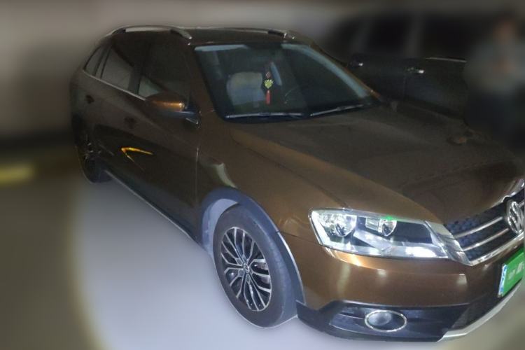 Used Volkswagen Cross Lavida 2014 1.4TSI DSG Front Right 45 Deg