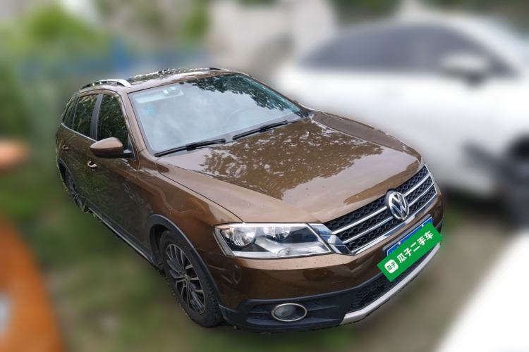Used Volkswagen Cross Lavida 2014 1.6L Automatic Front Right 45 Deg