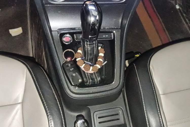 Used Volkswagen Cross Lavida 2014 1.4TSI DSG Gear Lever