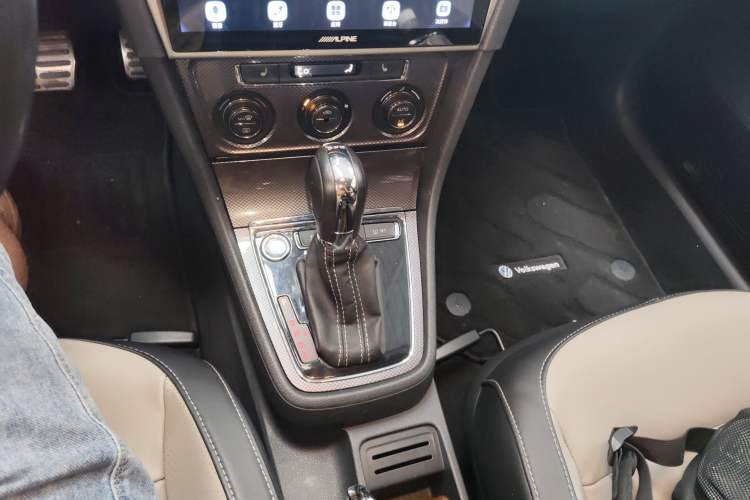 Used Volkswagen Cross Lavida 2014 1.4TSI DSG Gear Lever