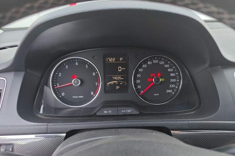 Used Volkswagen Cross Lavida 2014 1.6L Automatic Instrument Cluster