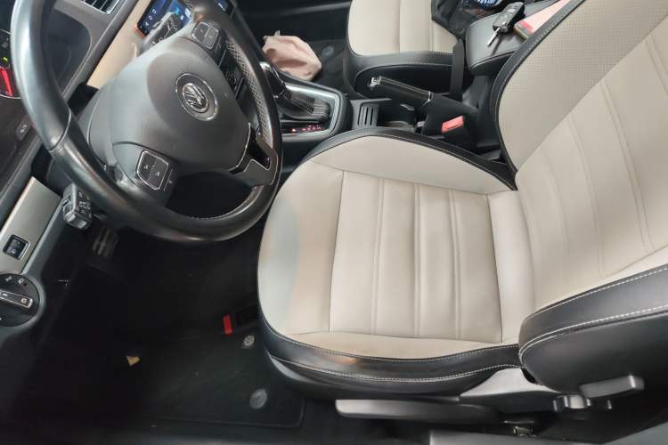 Used Volkswagen Cross Lavida 2014 1.4TSI DSG Left Front Seat