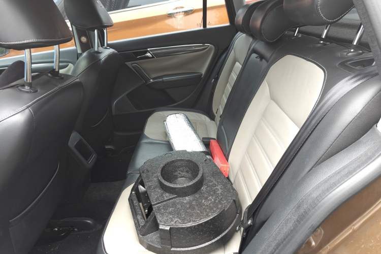 Used Volkswagen Cross Lavida 2014 1.6L Automatic Left Rear Seat