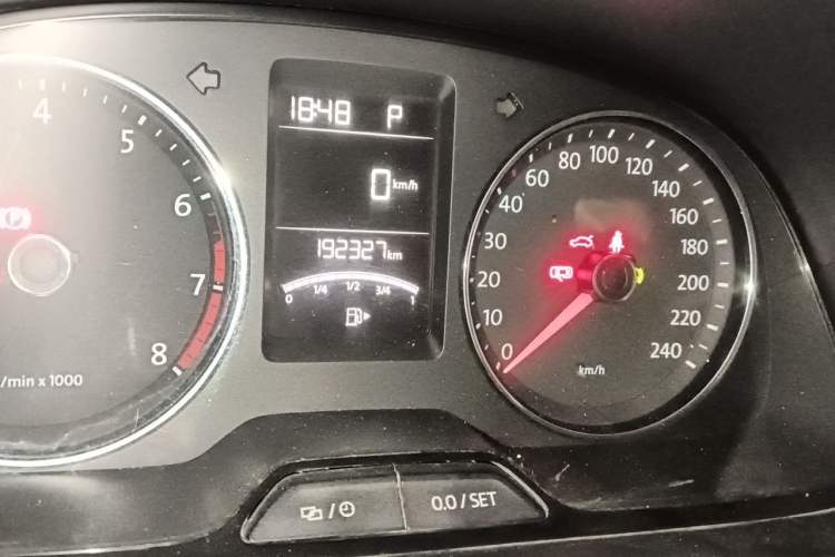 Used Volkswagen Cross Lavida 2014 1.4TSI DSG Odometer Close Up