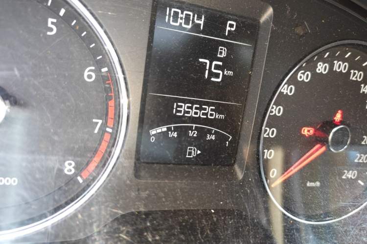 Used Volkswagen Cross Lavida 2014 1.6L Automatic Odometer Close Up