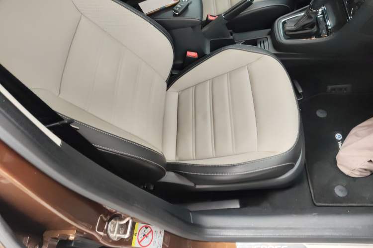 Used Volkswagen Cross Lavida 2014 1.4TSI DSG Right Front Seat