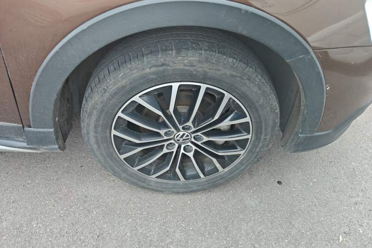 Used Volkswagen Cross Lavida 2014 1.6L Automatic Right Front Wheel Hub