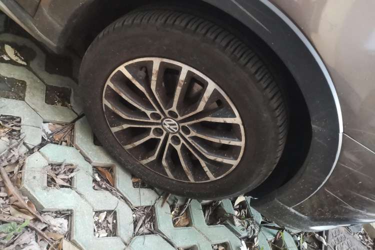 Used Volkswagen Cross Lavida 2014 1.4TSI DSG Right Rear Wheel Hub
