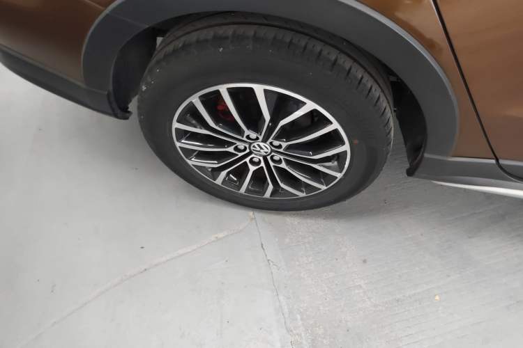 Used Volkswagen Cross Lavida 2014 1.4TSI DSG Right Rear Wheel Hub