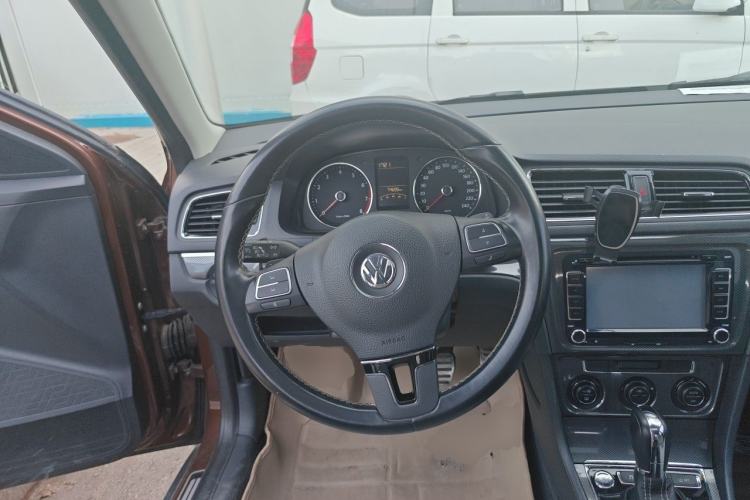 Used Volkswagen Cross Lavida 2014 1.6L Automatic Steering Wheel