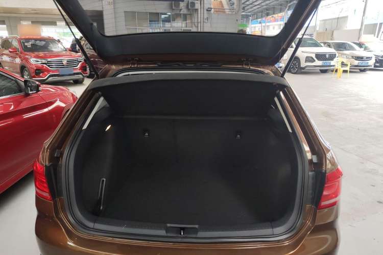 Used Volkswagen Cross Lavida 2014 1.4TSI DSG Trunk