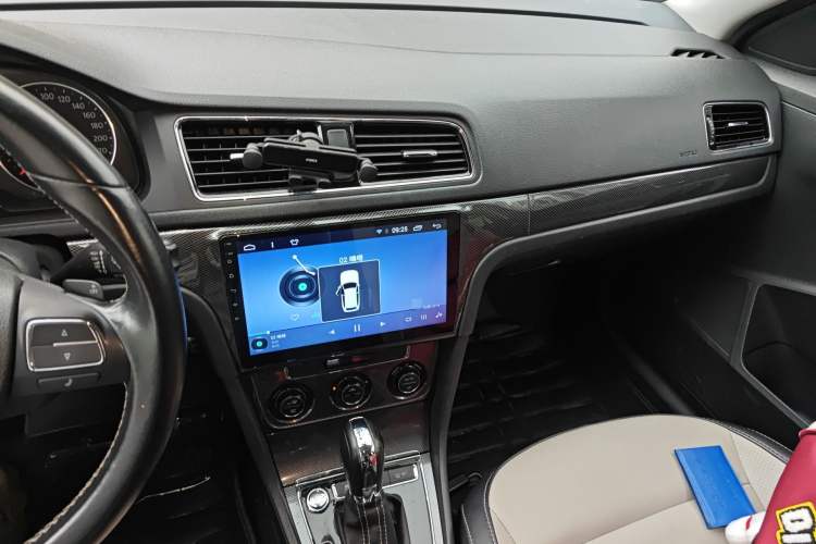 Used Volkswagen Cross Lavida 2014 1.6L Automatic Audio And AC Panel