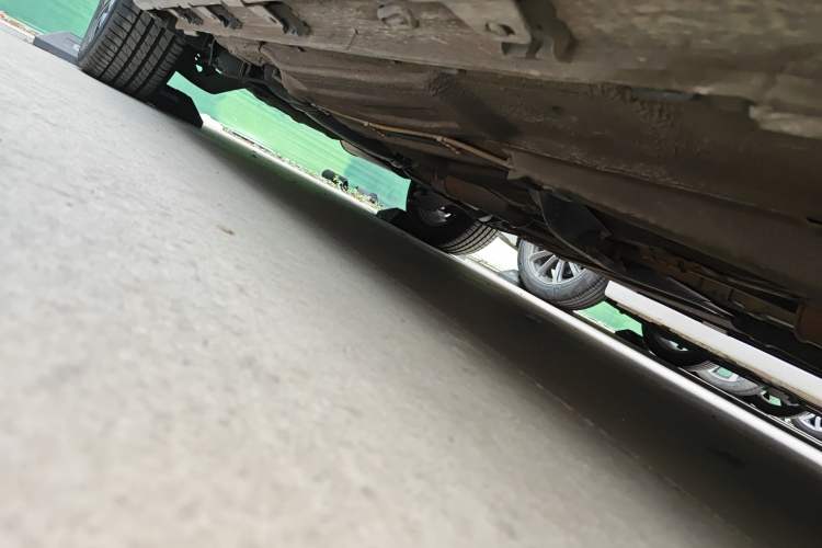 Used Volkswagen Cross Lavida 2014 1.6L Automatic Chassis Front Right