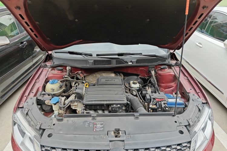 Used Volkswagen Cross Lavida 2014 1.6L Automatic Engine Bay